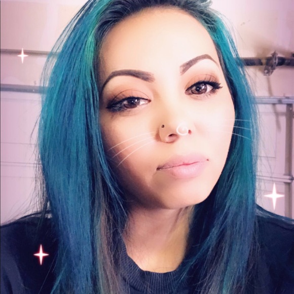 MEET YOUR POSHER - Picture 2 of 3